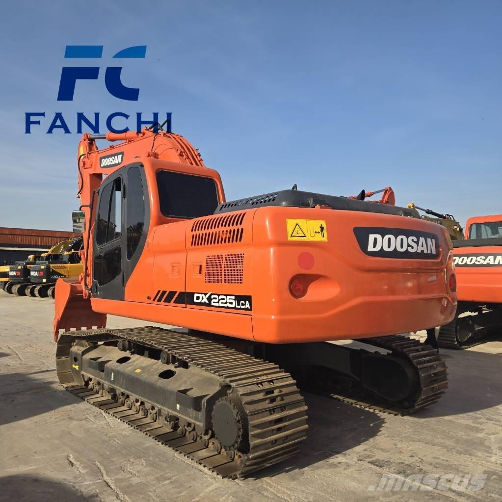 Doosan DX 225 LC Raupenbagger