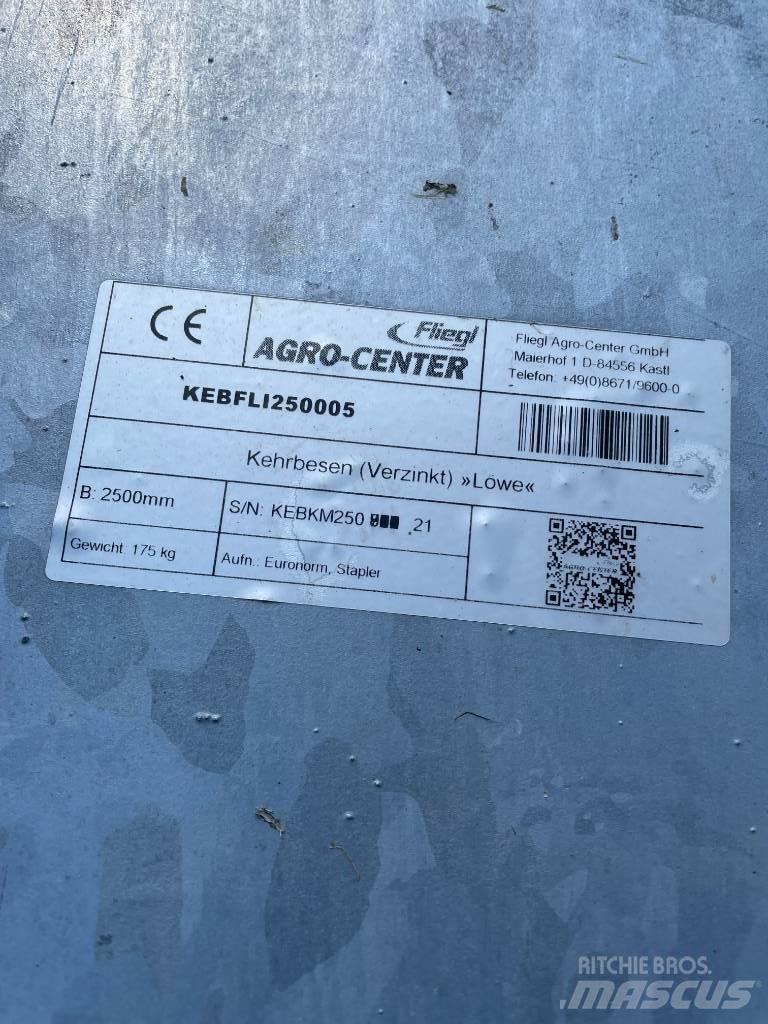 Fliegl Zamiatarka Sonstige Landmaschinen
