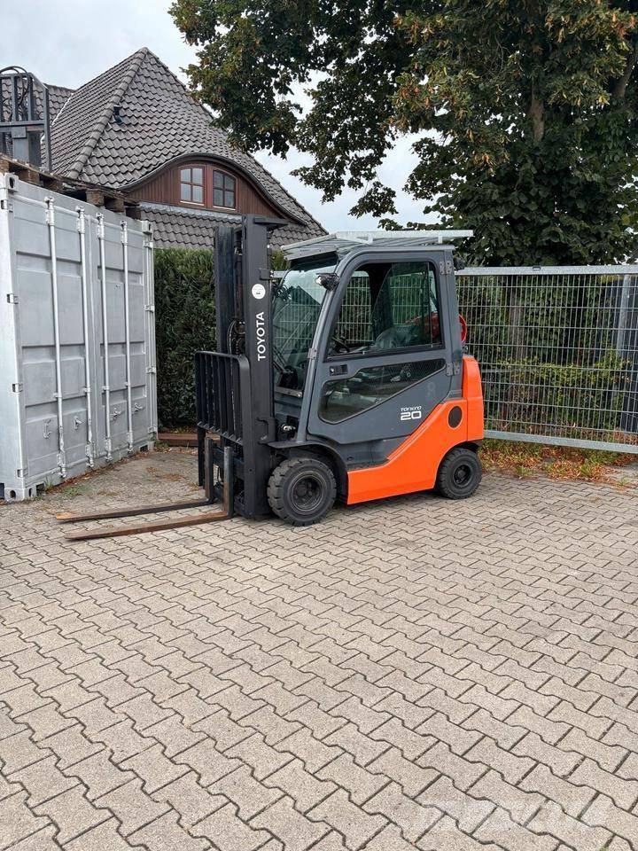 Toyota 8 FGKF 20 LPG heftrucks