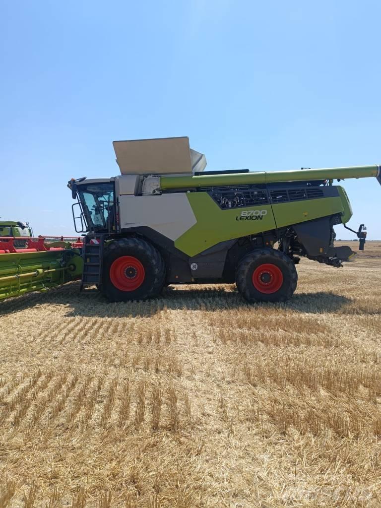 CLAAS Lexion 8700 Mähdrescher