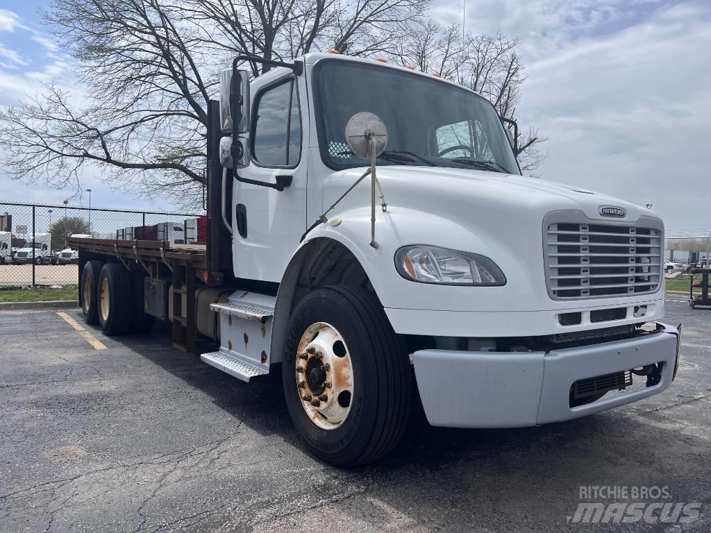 Freightliner M 106 Pritschenwagen/Pritschenwagen mit Seitenklappe