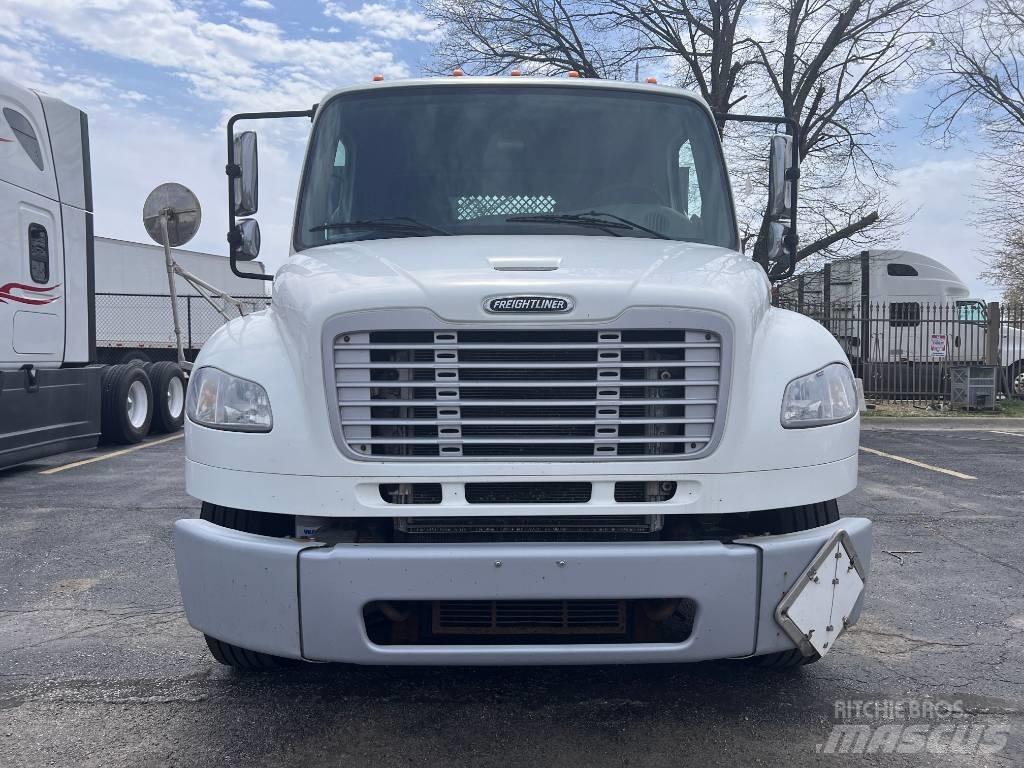 Freightliner M 106 Pritschenwagen/Pritschenwagen mit Seitenklappe
