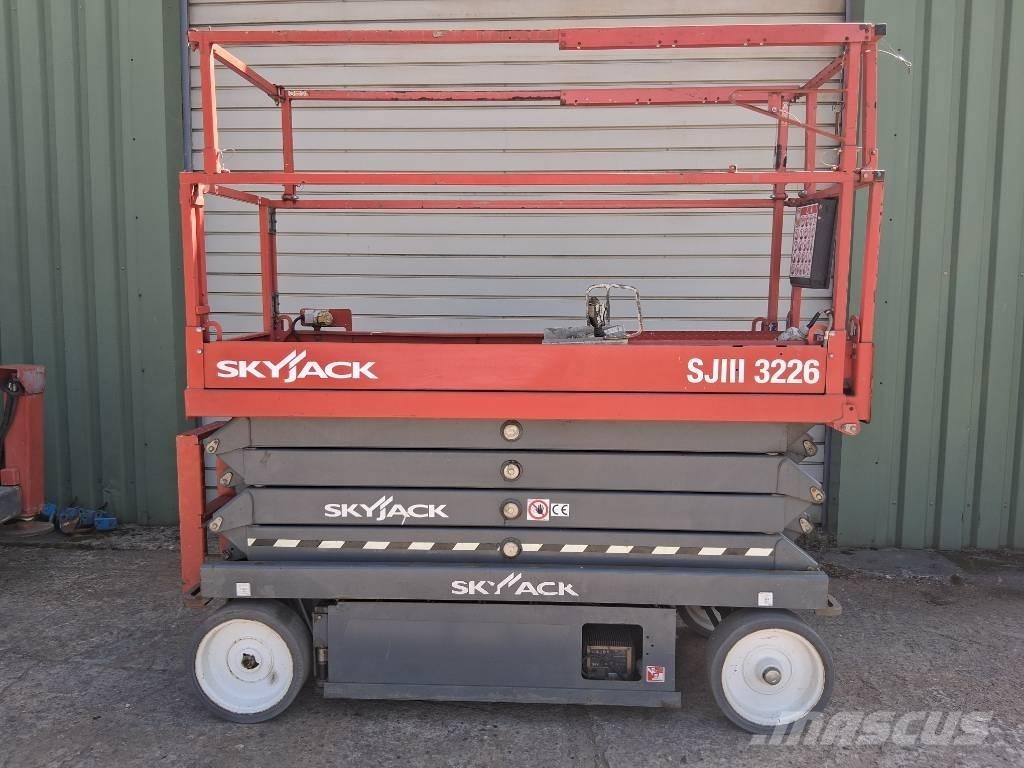 SkyJack SJ III 3226 Scheren-Arbeitsbühnen