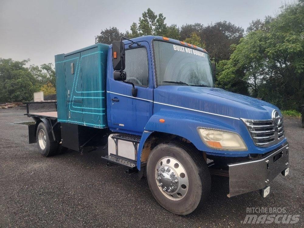 Hino 338 Pritschenwagen/Pritschenwagen mit Seitenklappe