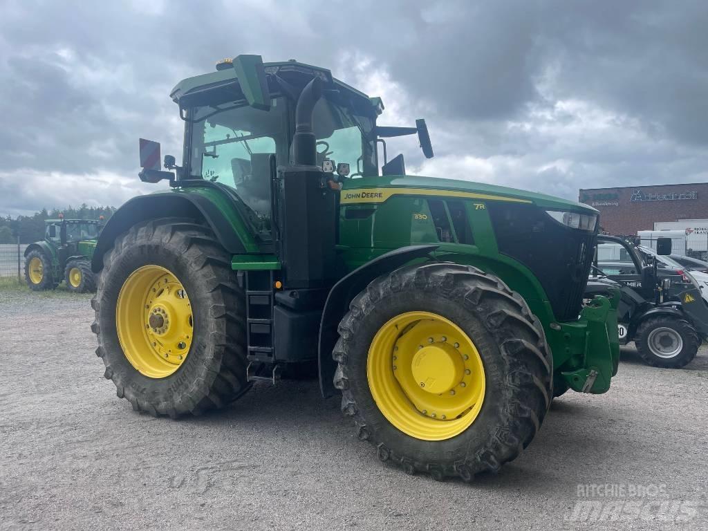 John Deere 7R330 Traktoren