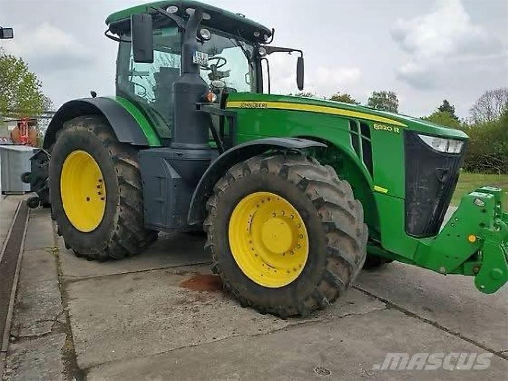John Deere 8320R Traktoren
