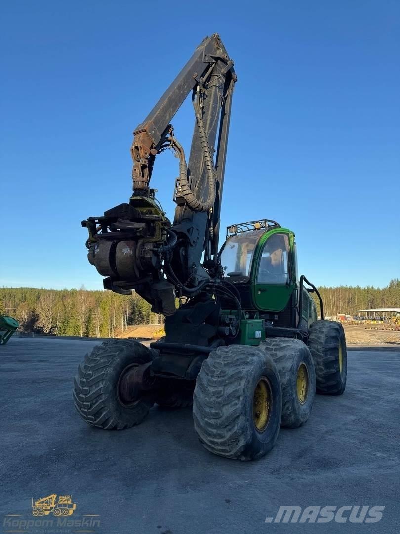 John Deere 1470E Harvester