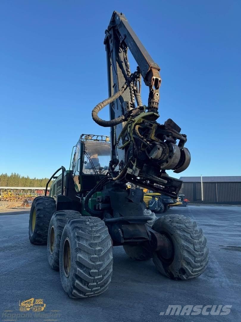John Deere 1470E Harvester