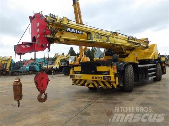 Kato KR65H Ruwterrein kranen
