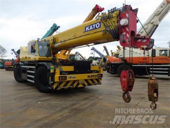 Kato KR65H Ruwterrein kranen