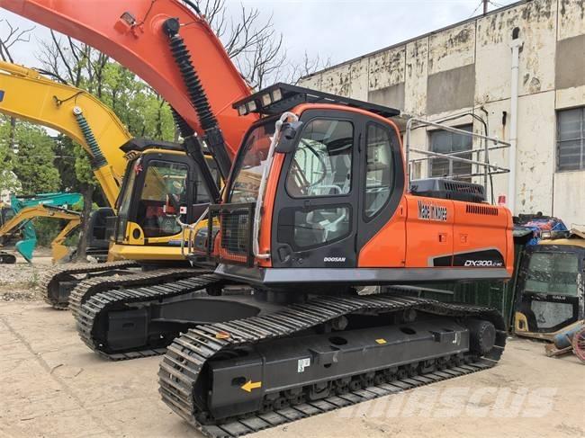 Doosan DX 300 LC Raupenbagger