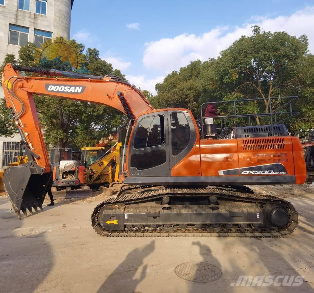 Doosan DX 300 LC Raupenbagger