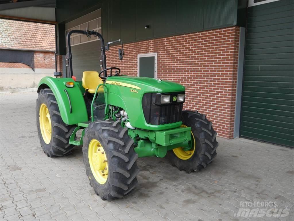 John Deere 5065E Traktoren