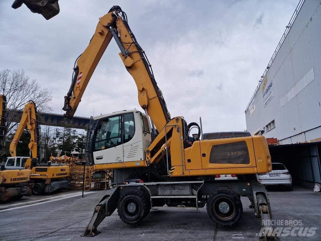 Liebherr LH 30 M Materialumschlag