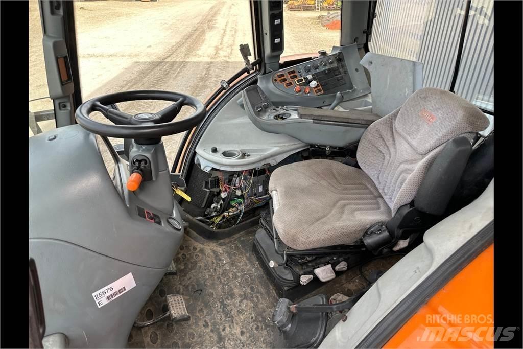 Valtra N142 Traktoren