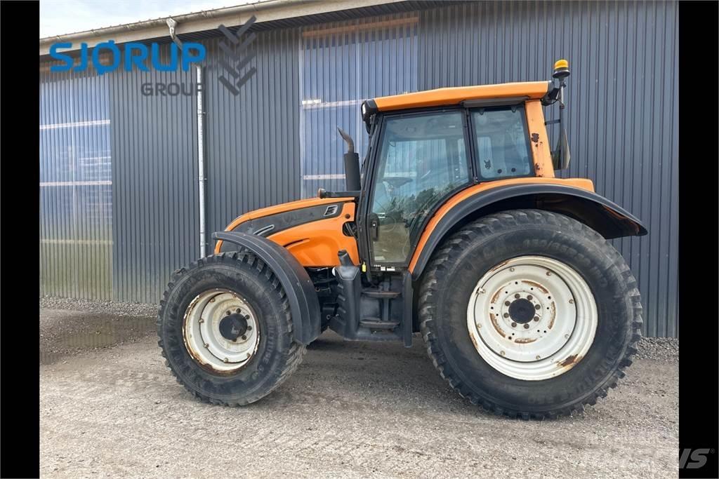 Valtra N142 Traktoren