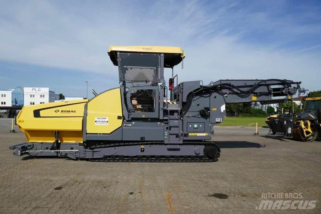 Bomag BMF 2500 M Feeder