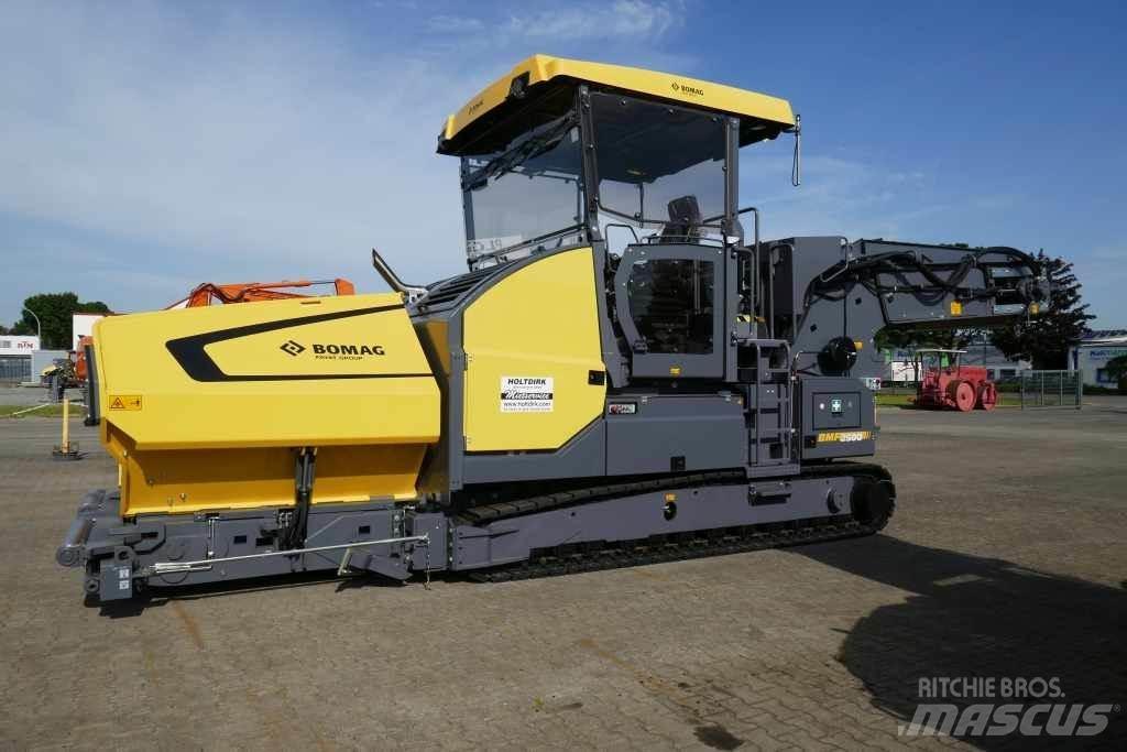 Bomag BMF 2500 M Feeder