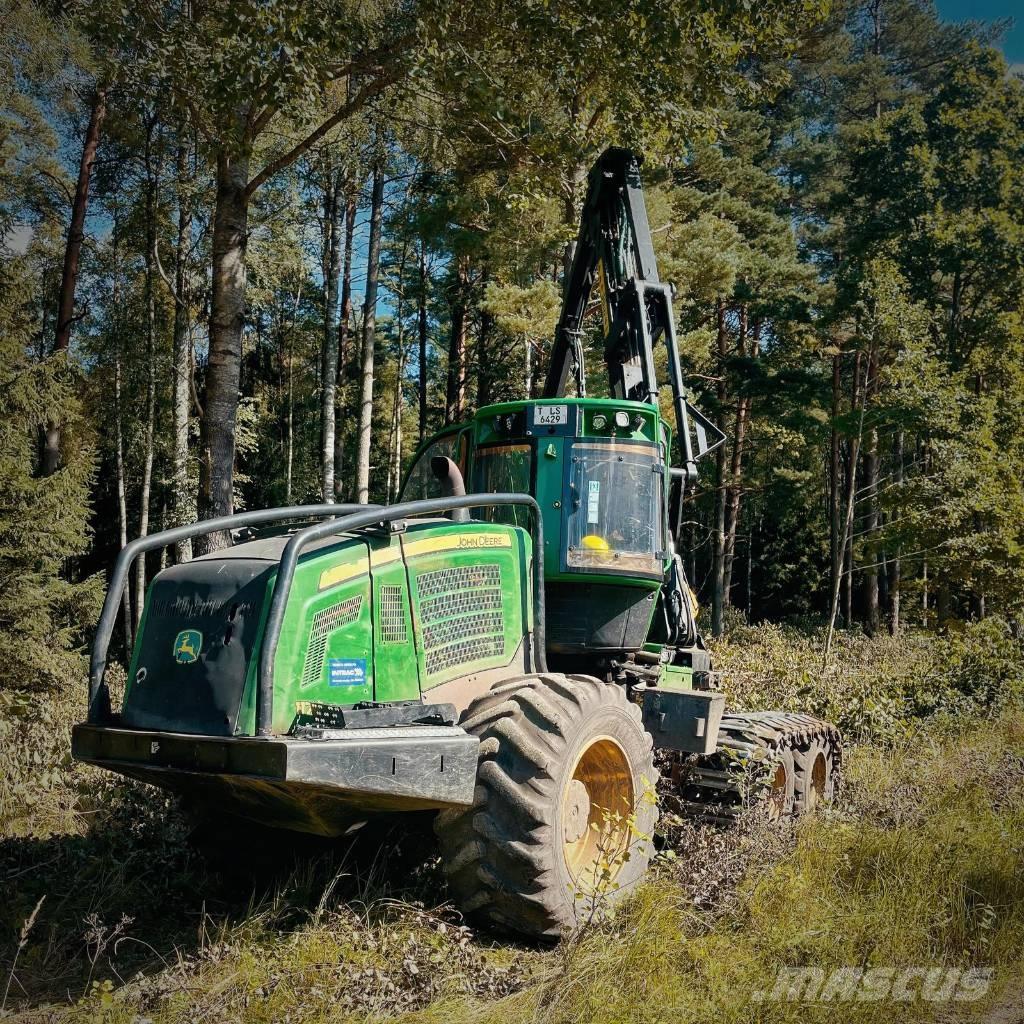 John Deere 1170 E Harvester
