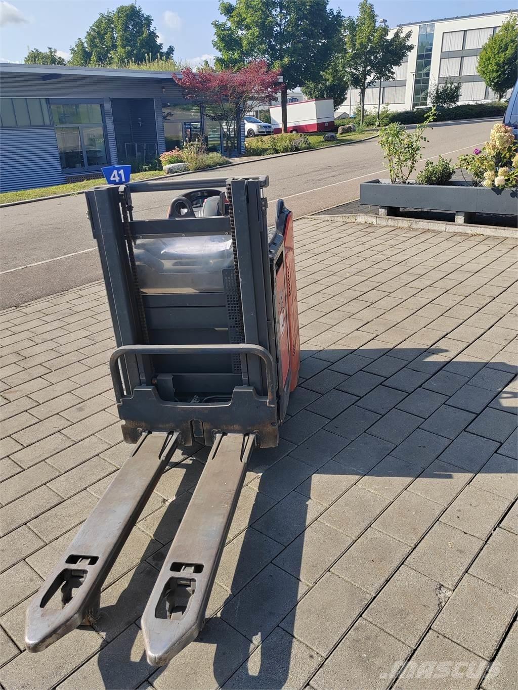 Linde L12 LHP SP Zelfrijdende stapelaars