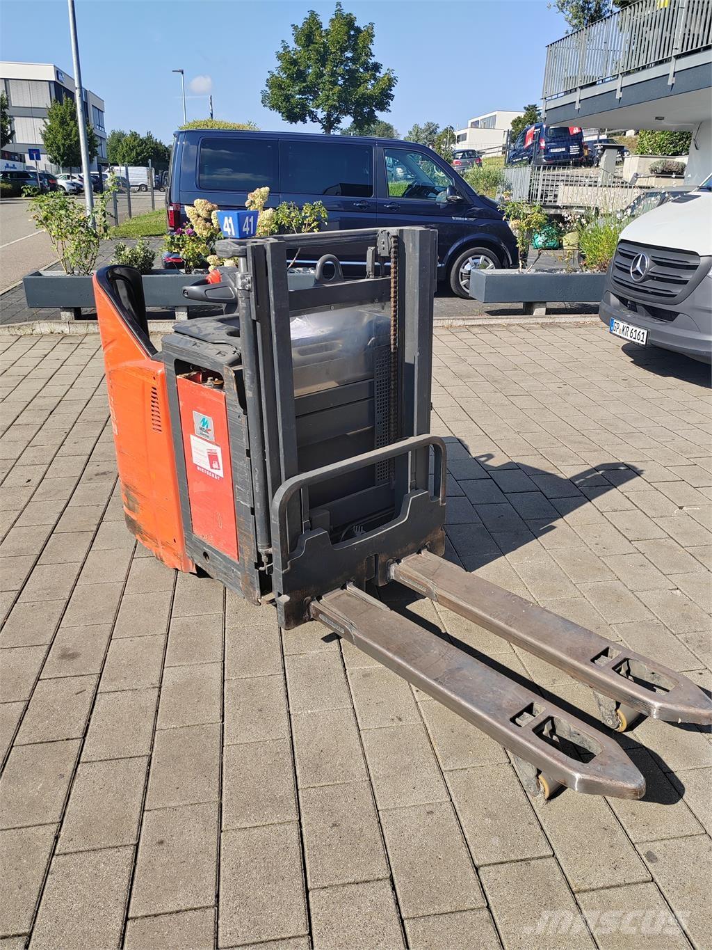 Linde L12 LHP SP Zelfrijdende stapelaars