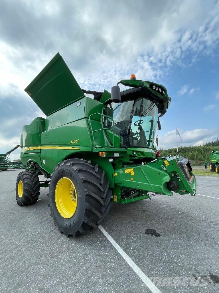 John Deere S670i Mähdrescher