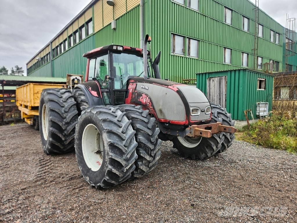 Valtra T 170 Traktoren