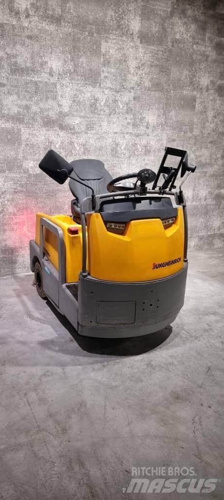 Jungheinrich EZS570 Sattelzugmaschinen