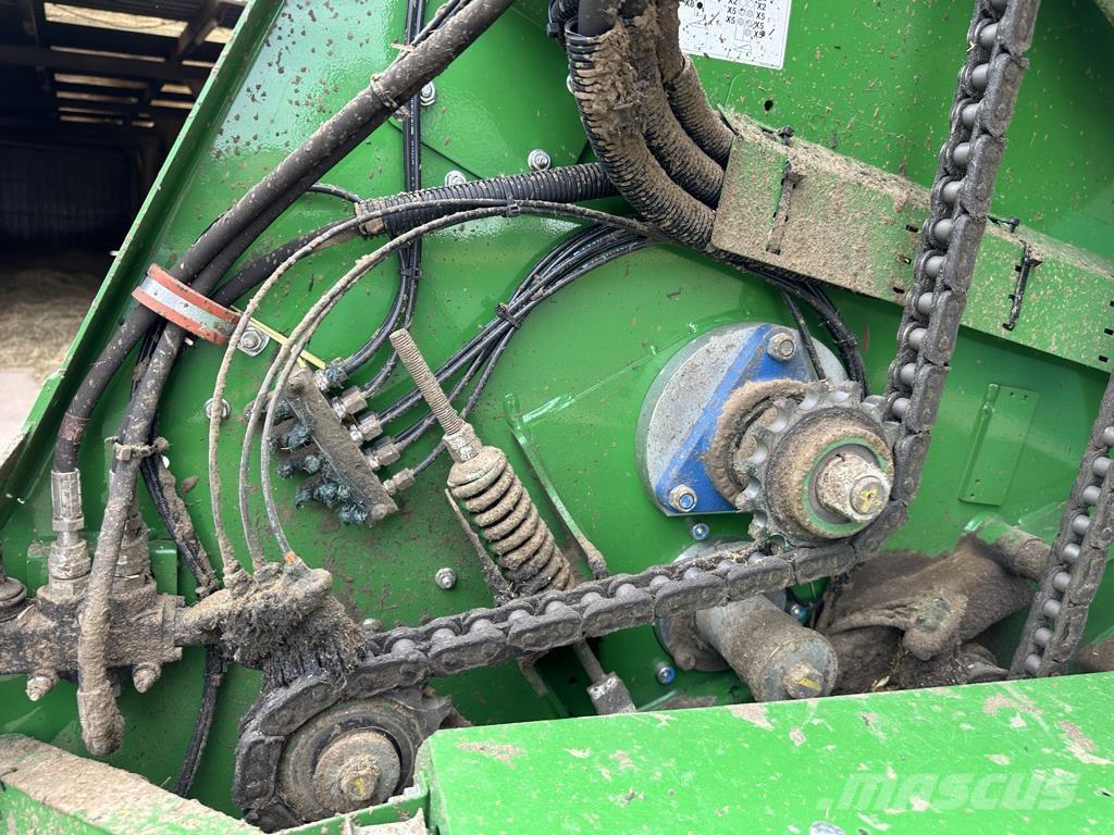 John Deere V461M Rundballenpressen