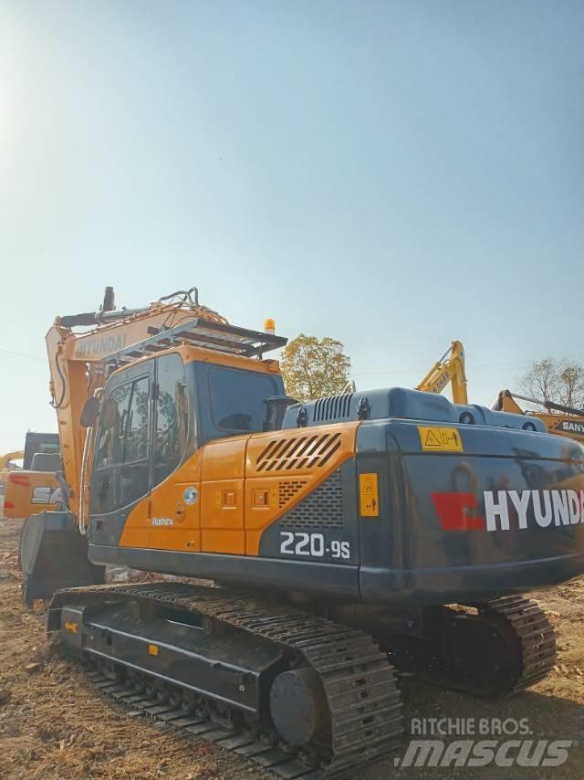 Hyundai R220-9 Raupenbagger