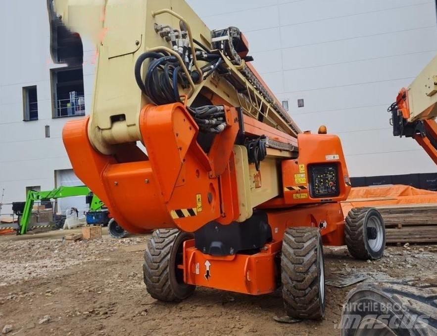 JLG 1250 AJP Gelenkteleskoparbeitsbühnen