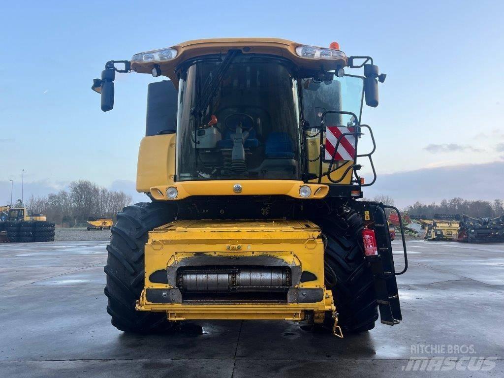 New Holland CR 9080 Mähdrescher