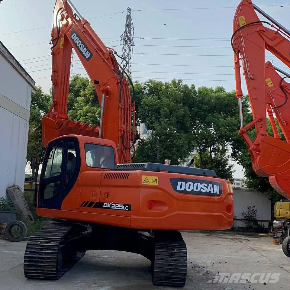 Doosan DX 225 Raupenbagger