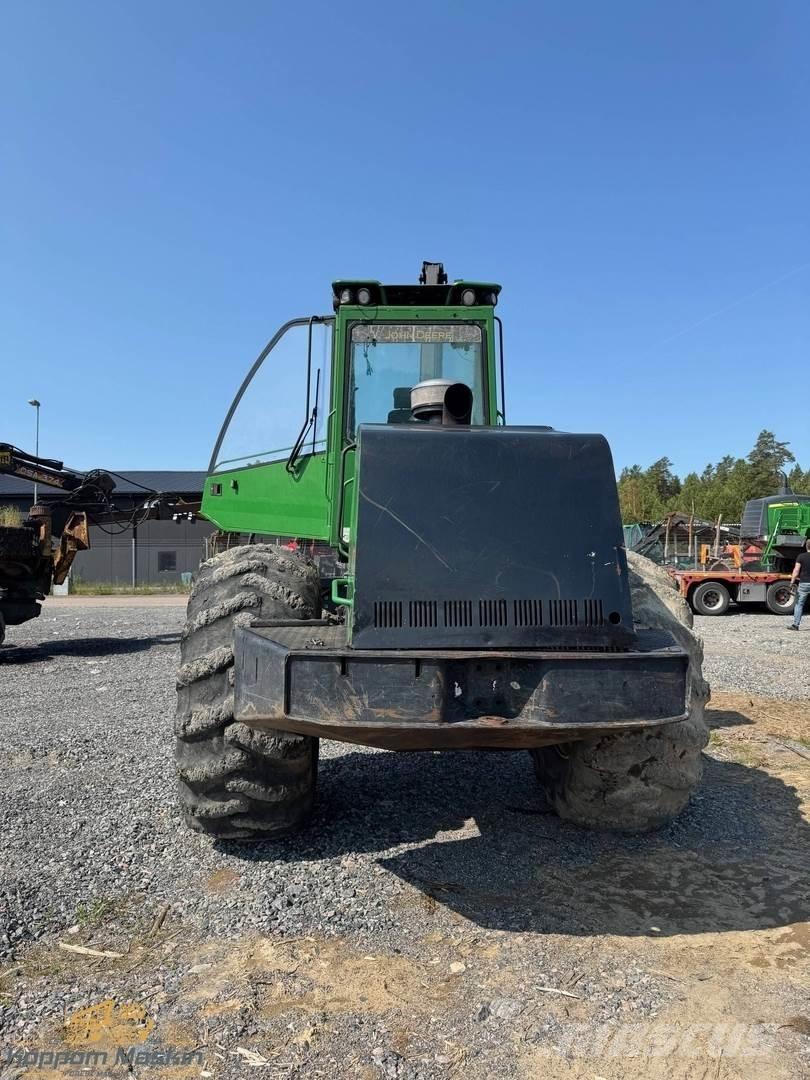 John Deere 1470D Harvester