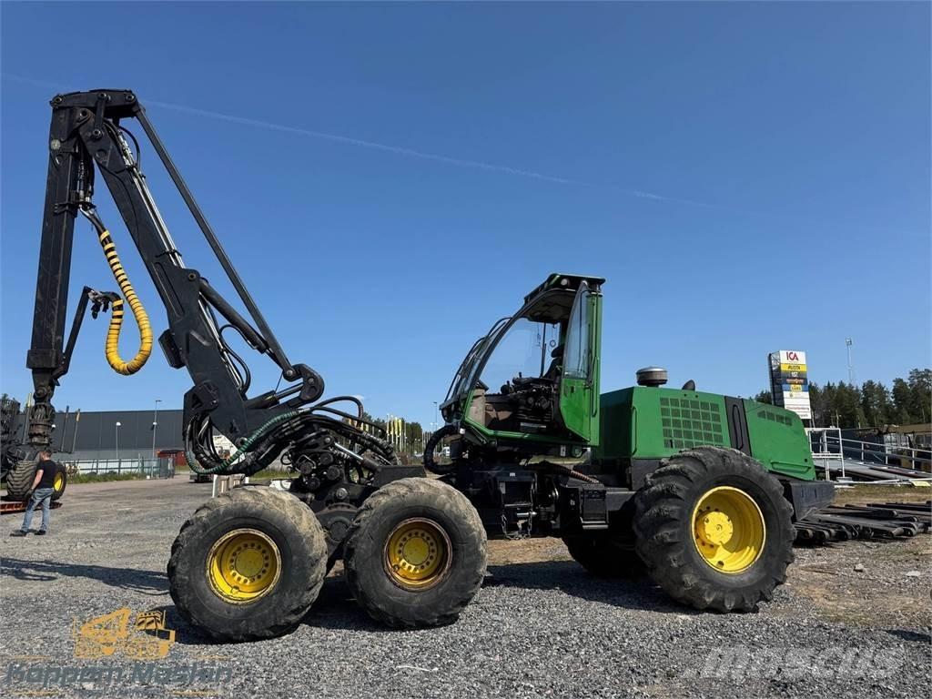 John Deere 1470D Harvester
