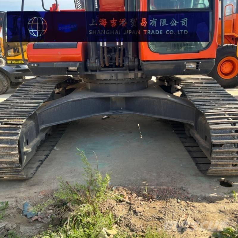 Doosan DX 300 Raupenbagger
