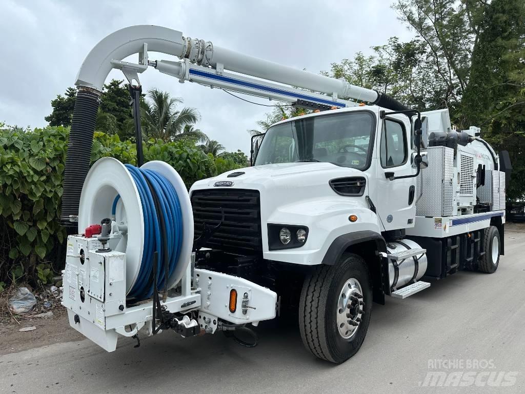 Freightliner 114 SD Saug- und Druckwagen