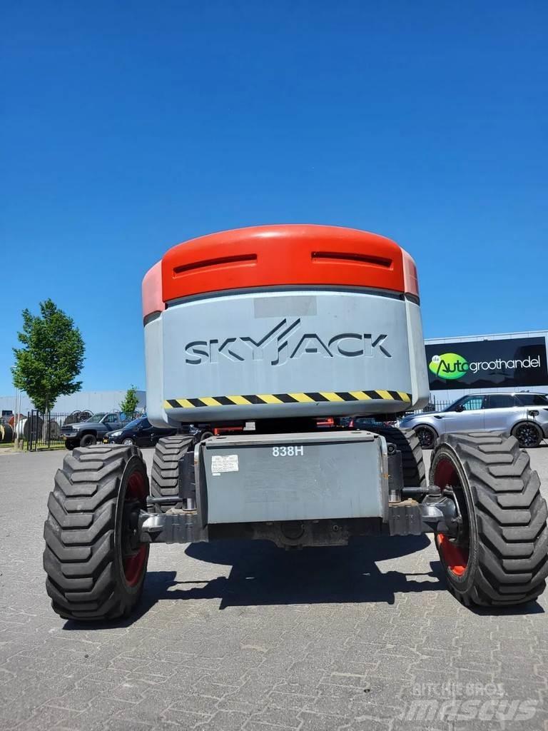 SkyJack SJ 46AJ Gelenkteleskoparbeitsbühnen