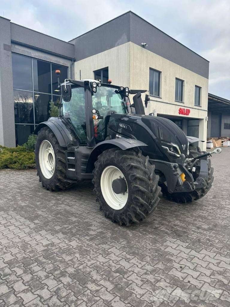 Valtra T 235 Traktoren