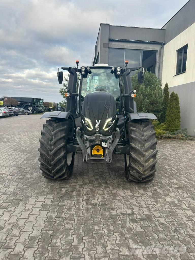 Valtra T 235 Traktoren