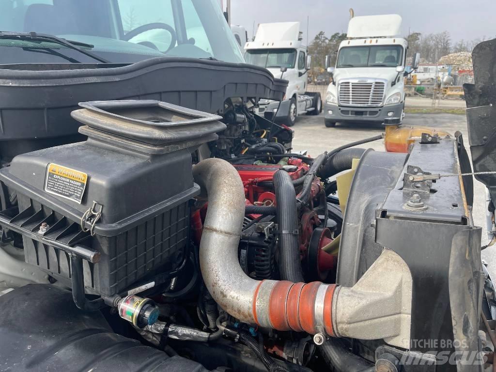 International 4300 Kofferaufbau