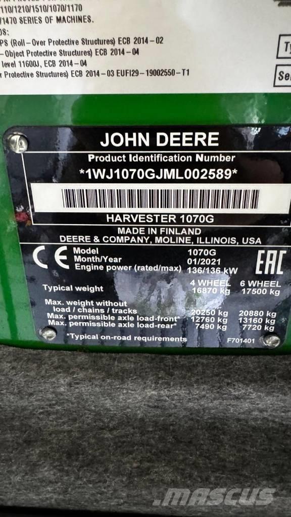 John Deere 1070 Harvester