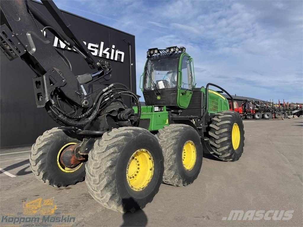 John Deere 1470E Harvester
