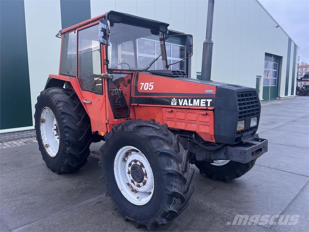 Valtra Valmet 705 Traktoren
