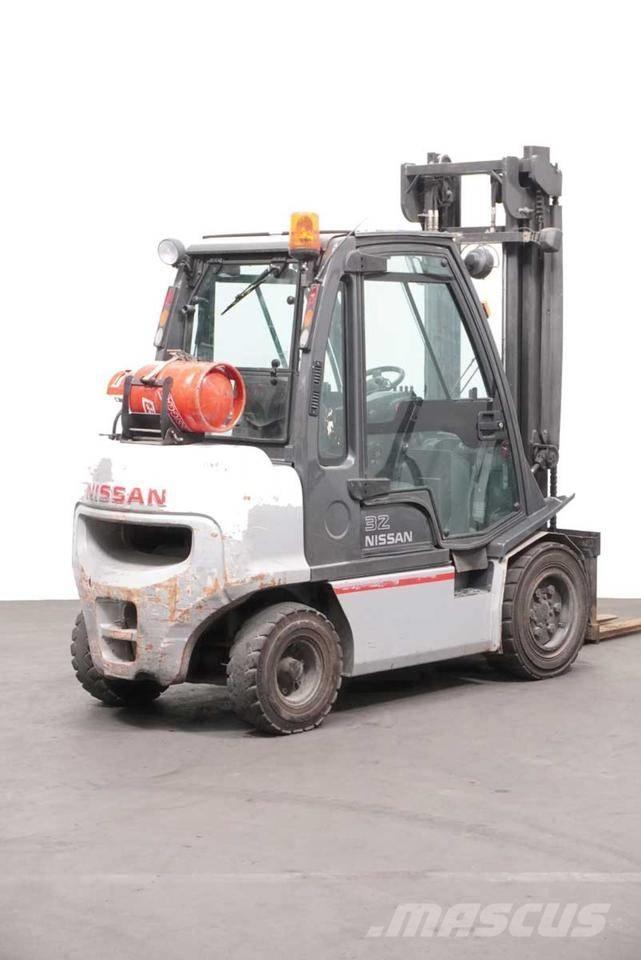 Nissan UGD02 A 32 PQ LPG heftrucks