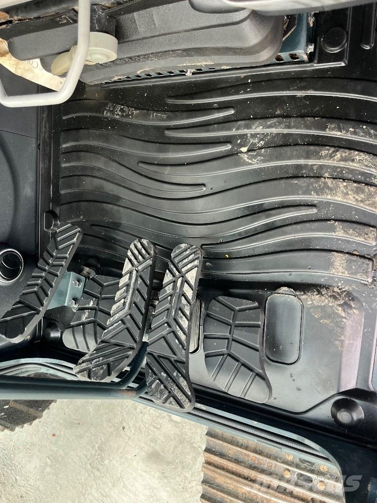 Hyundai HX140L Raupenbagger