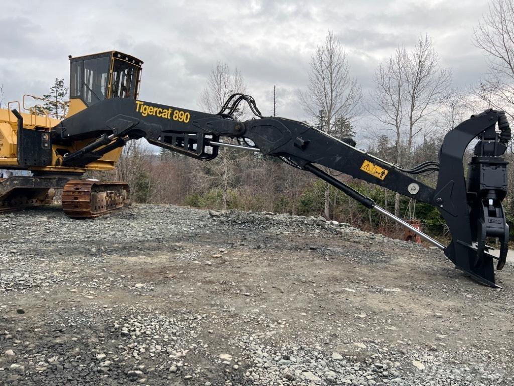 Tigercat 890 Gelenkausleger Lader