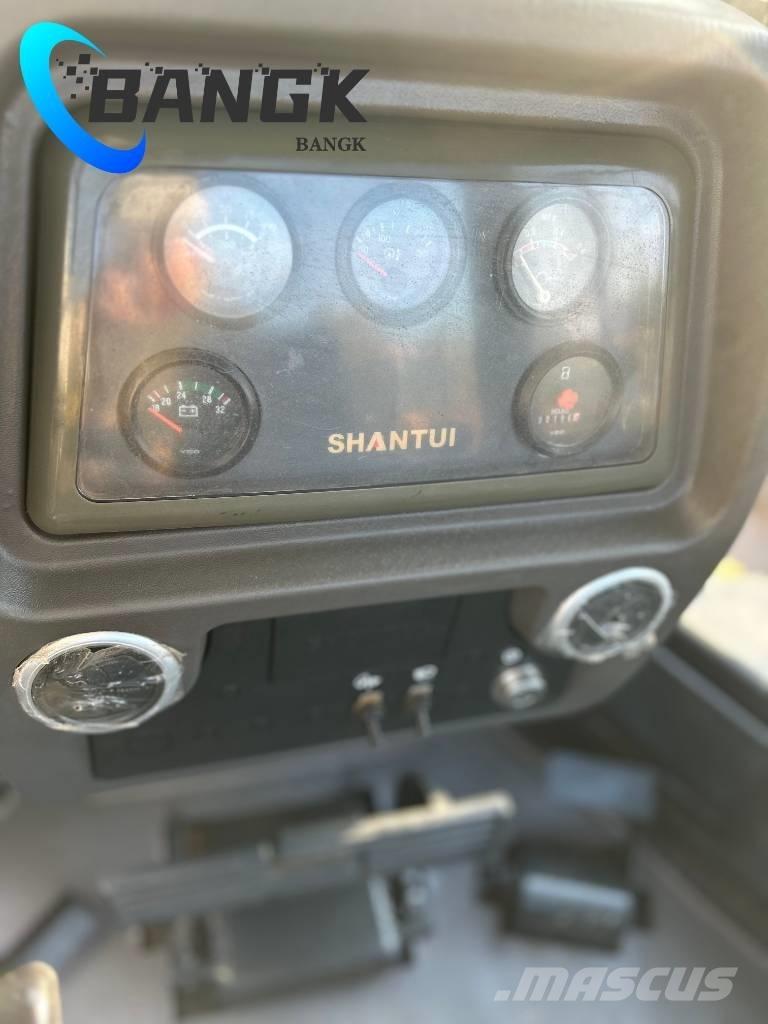 Shantui SD 16 Bulldozer