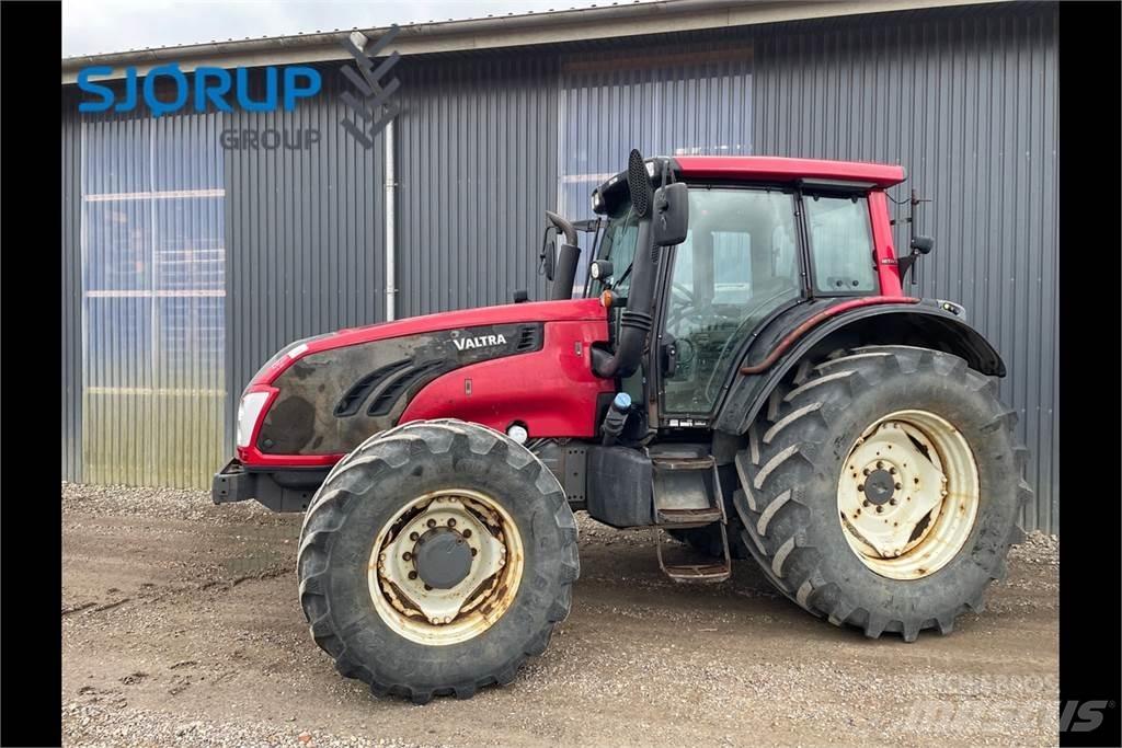Valtra T153 Traktoren