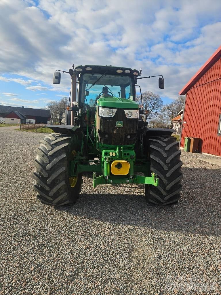 John Deere 6210 R Traktoren